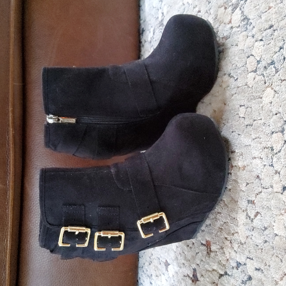 COPY - NWOT Sheikh wedge bootie
